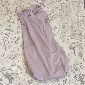 Ollie swaddle light purple